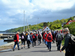 55 vandrere på vej fra Vang Havn mod Vandmøllen.