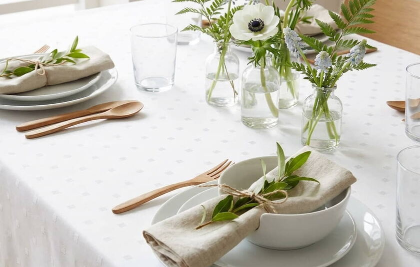 Bord opdækning med skræddersyet dug fra Maaho