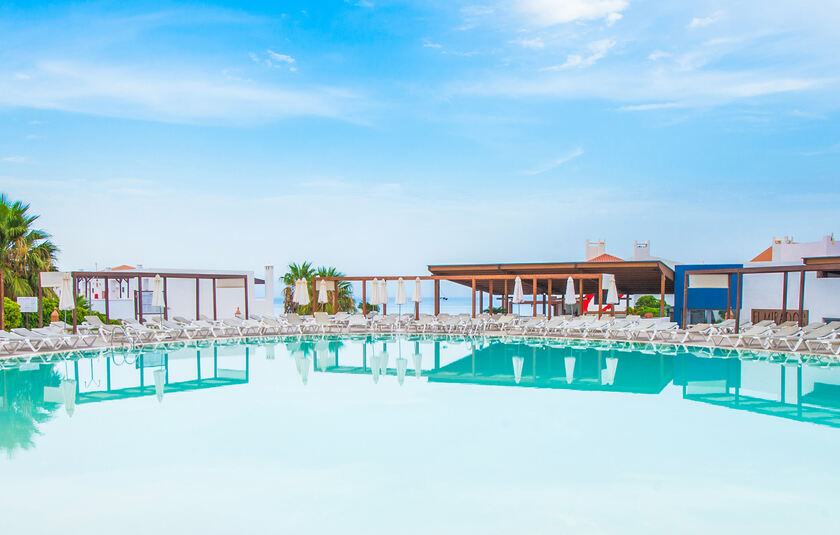 Dette er poolområdet på hotellet Esencia de Fuerteventura by Princess i Jandía, Fuerteventura, Spanien.