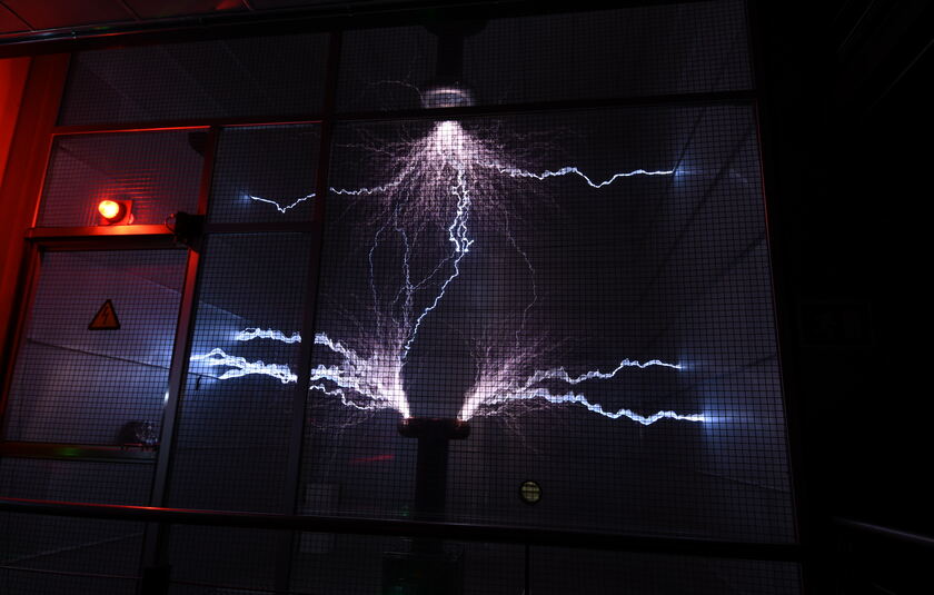 1 million volt slippes løs fra Tesla spolen