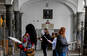 unge mennesker der tegner de kongelige heste i Staldene ved Christiansborg Slot