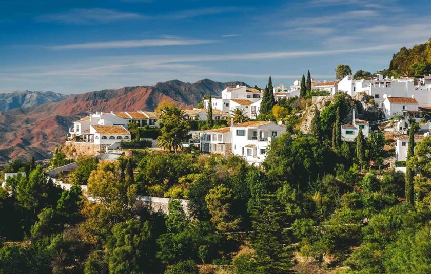 Rejse til Andalusien med Albatros Travel og oplev flotte bygninger omringet af skove og bjerge