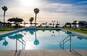 Rejse til Andalusien med Albatros Travel og nyd omgivelser med en pool, palmer og havet.