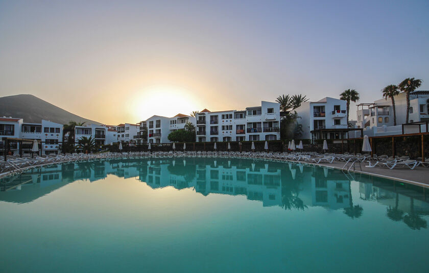 Store poolområde på hotellet Fuerteventura Princess, som er beliggende ved Playa de Esquinzo på Fuerteventura.