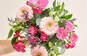 Blandet buket med lyserøde blomster fra Interflora