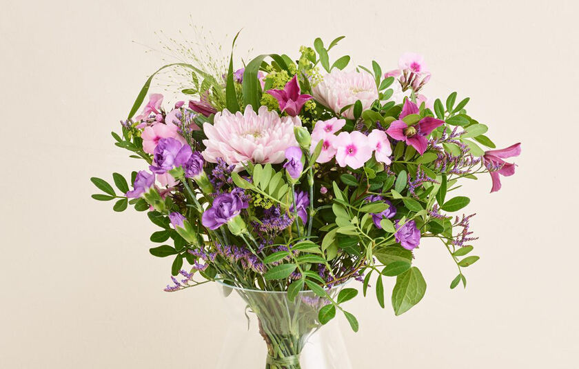 Smuk buket i lyserøde og lilla nuancer fra Interflora