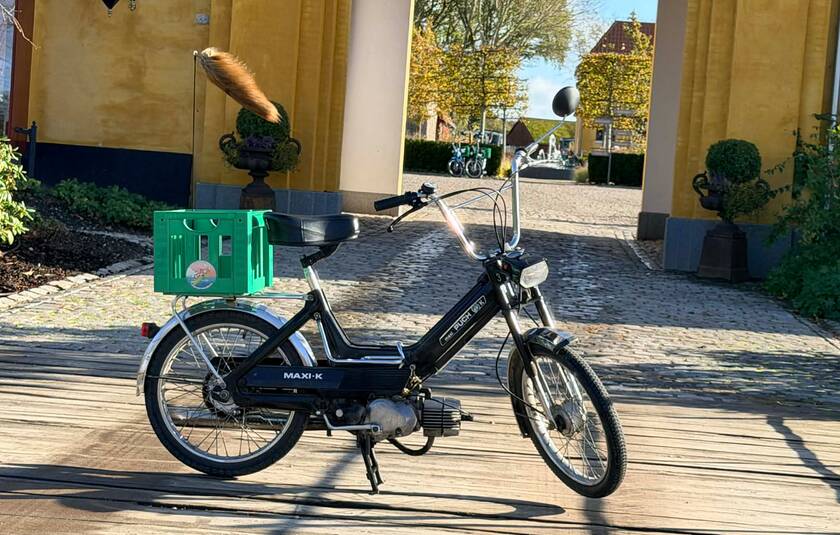 Puch Maxi med grøn mælkekasse bagpå