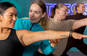 Holdtræning med træner som hjælper hos PureGym