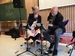 Mette Absalon og Henrik Salinas med musikalsk underholdning på Rønne Bibliotek (foto: Margrit Skott).