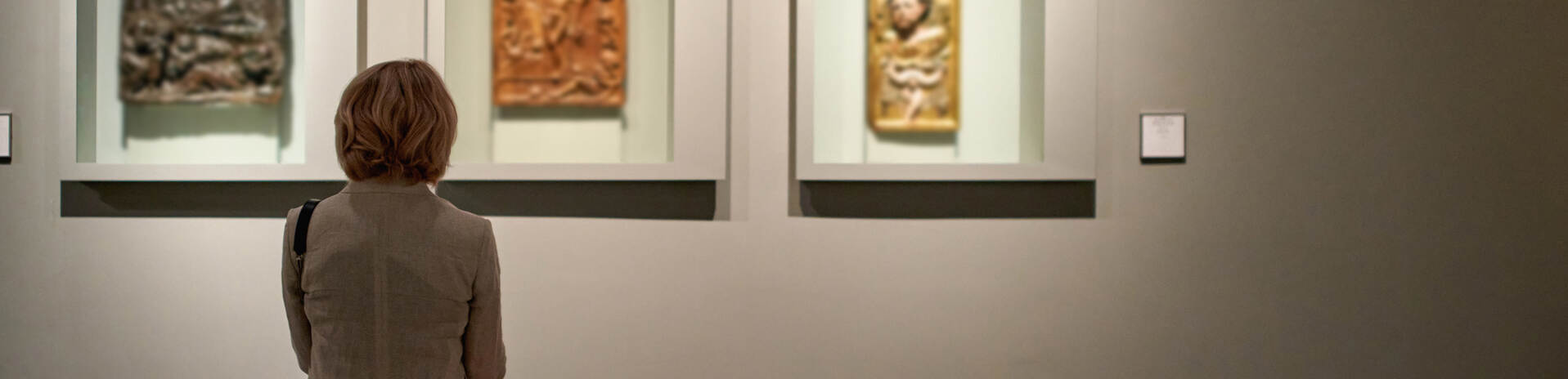 Kvinde p%C3%83%C2%A5 museumsudstilling - se alle de museer, hvor du f%C3%83%C2%A5r rabat