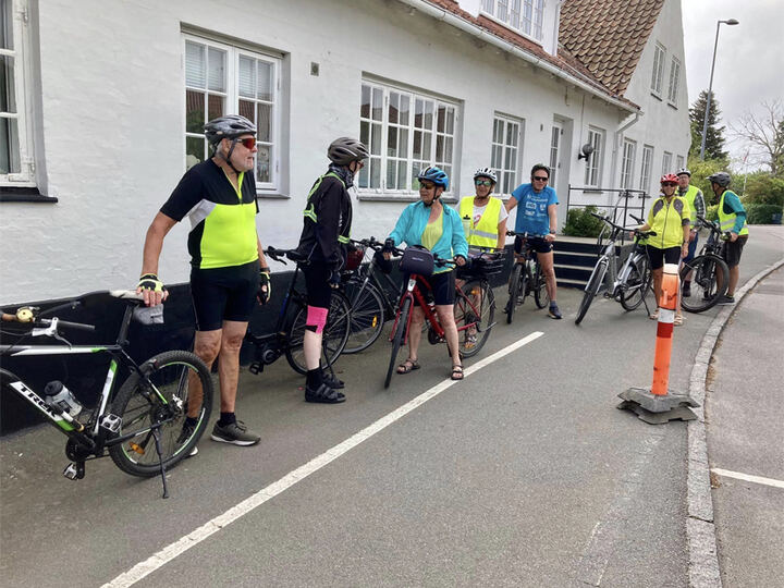 28. juni 2023. Turen gik til Bølshavn og retur til Nexø. Glade cyklister som vist alle syntes, det var en helt igennem flot tur (foto: Bente Kofoed Dam)