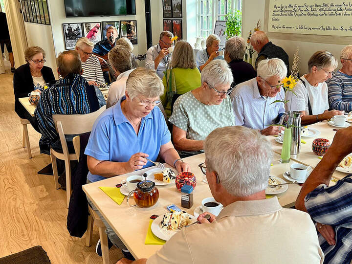 En herlig kombination - god musik og kaffe og kage. (Foto: Steen Sejfert Larsen).