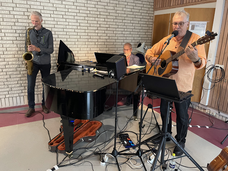 Publikum var begejstret, og vi fik Ældre Sagens nye sang ”Hænder” som ekstranummer. (Foto: Margrit Skott).